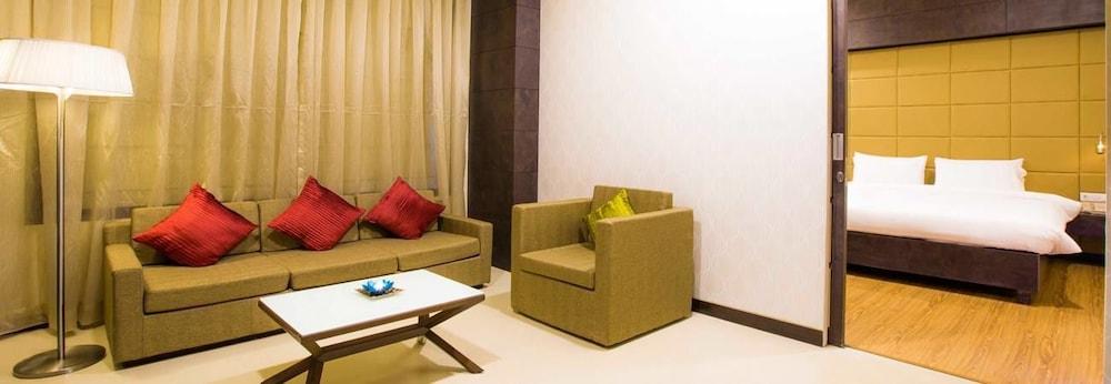 Regenta Central Grand Exotica Pimpri-Chinchwad Zewnętrze zdjęcie