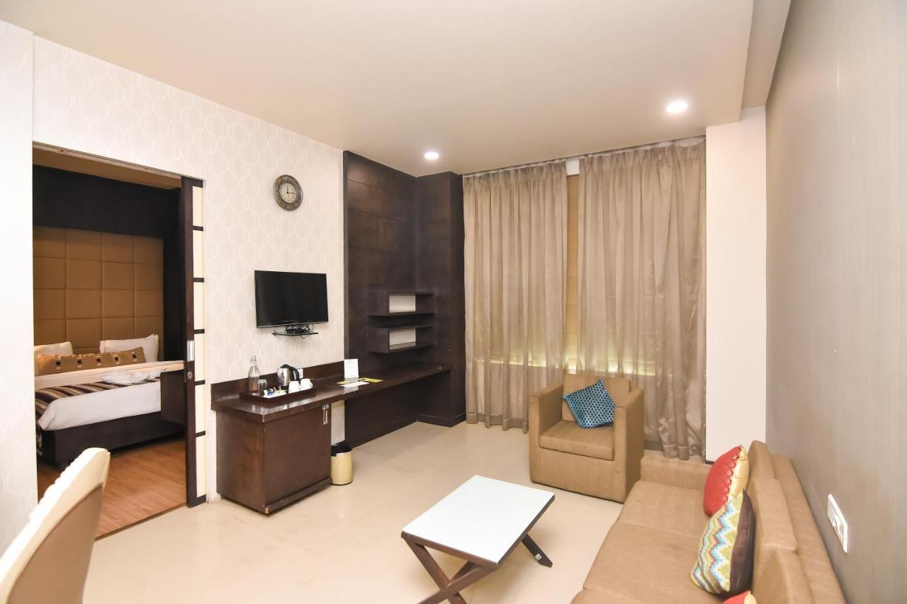 Regenta Central Grand Exotica Pimpri-Chinchwad Zewnętrze zdjęcie