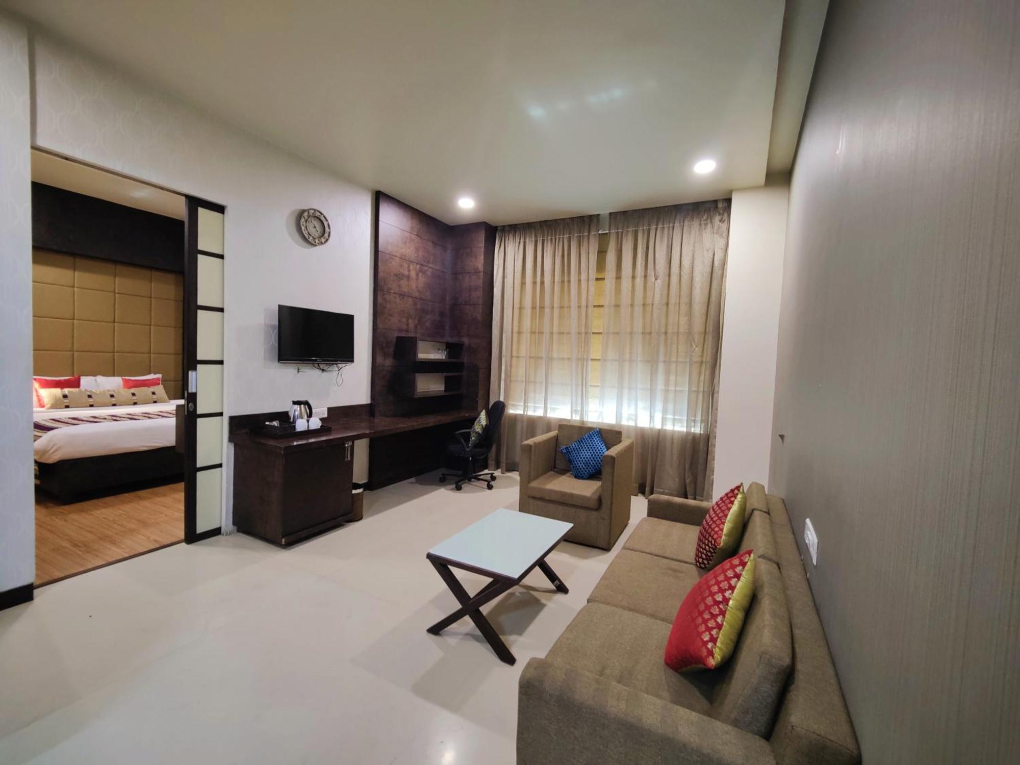 Regenta Central Grand Exotica Pimpri-Chinchwad Zewnętrze zdjęcie