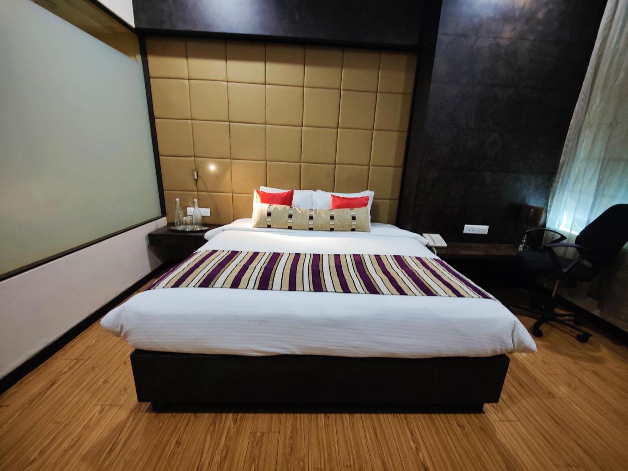 Regenta Central Grand Exotica Pimpri-Chinchwad Zewnętrze zdjęcie