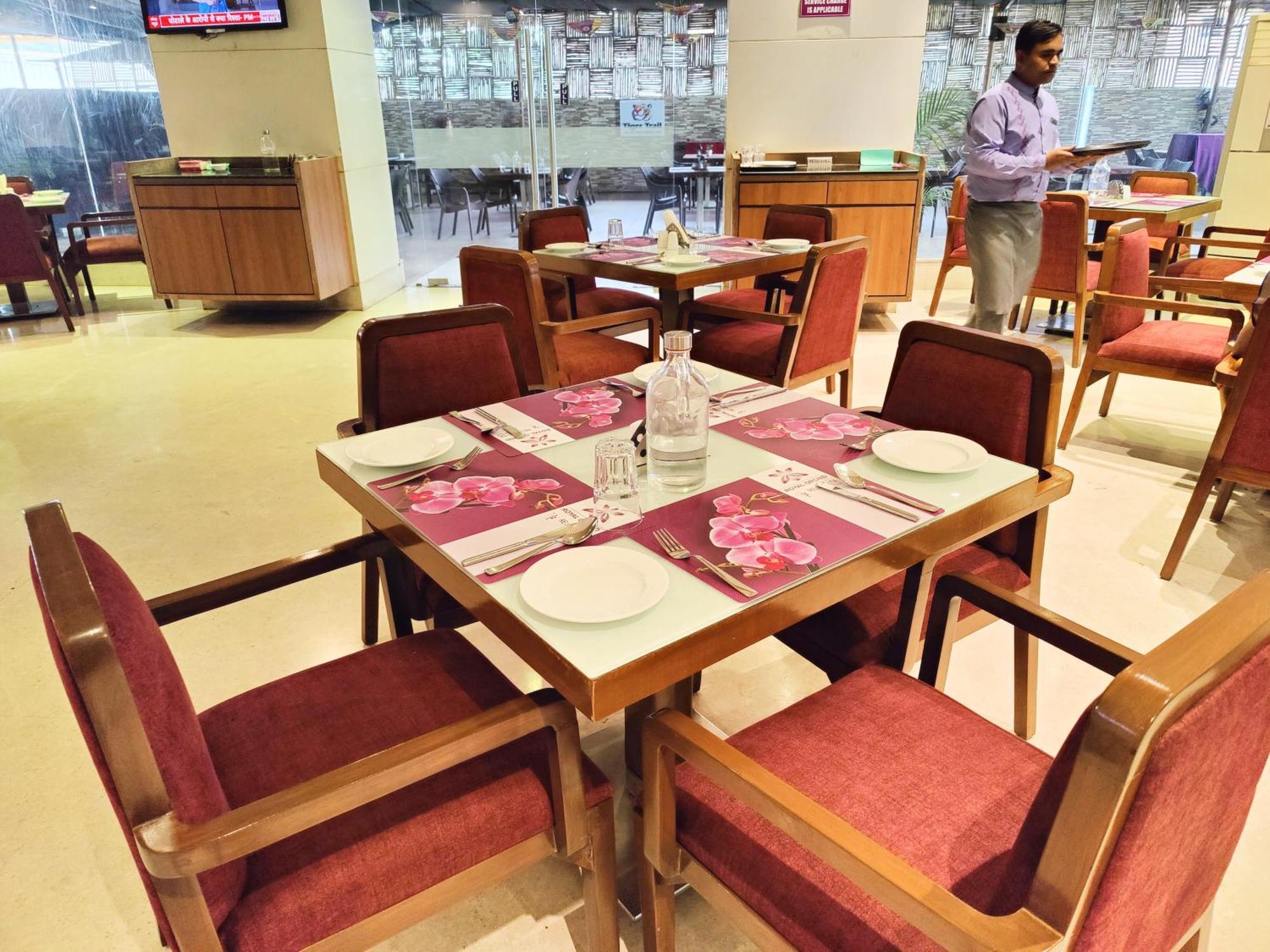 Regenta Central Grand Exotica Pimpri-Chinchwad Zewnętrze zdjęcie