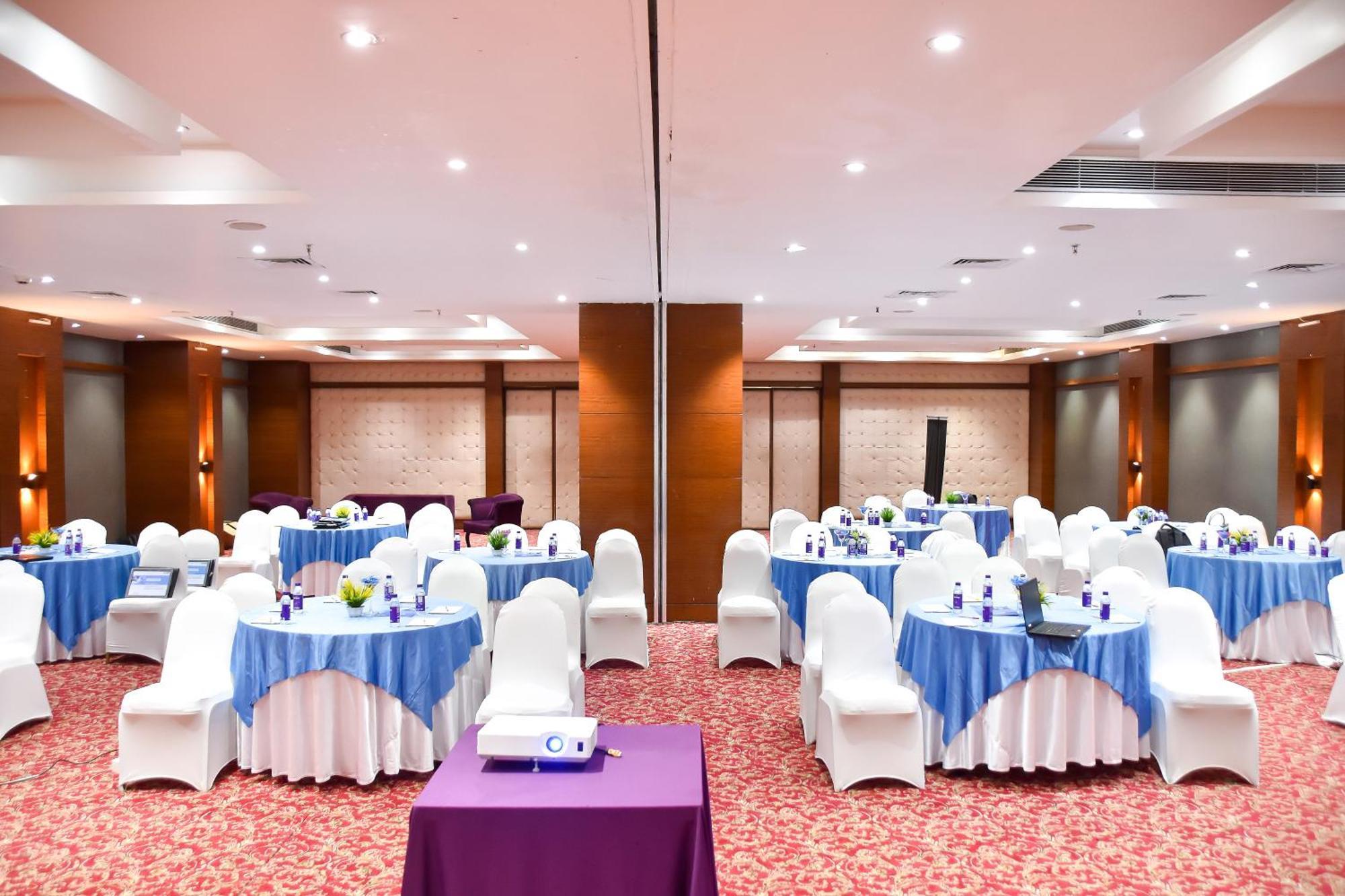 Regenta Central Grand Exotica Pimpri-Chinchwad Zewnętrze zdjęcie