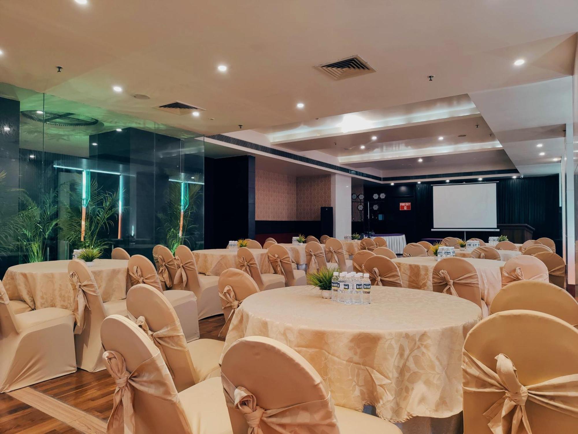 Regenta Central Grand Exotica Pimpri-Chinchwad Zewnętrze zdjęcie