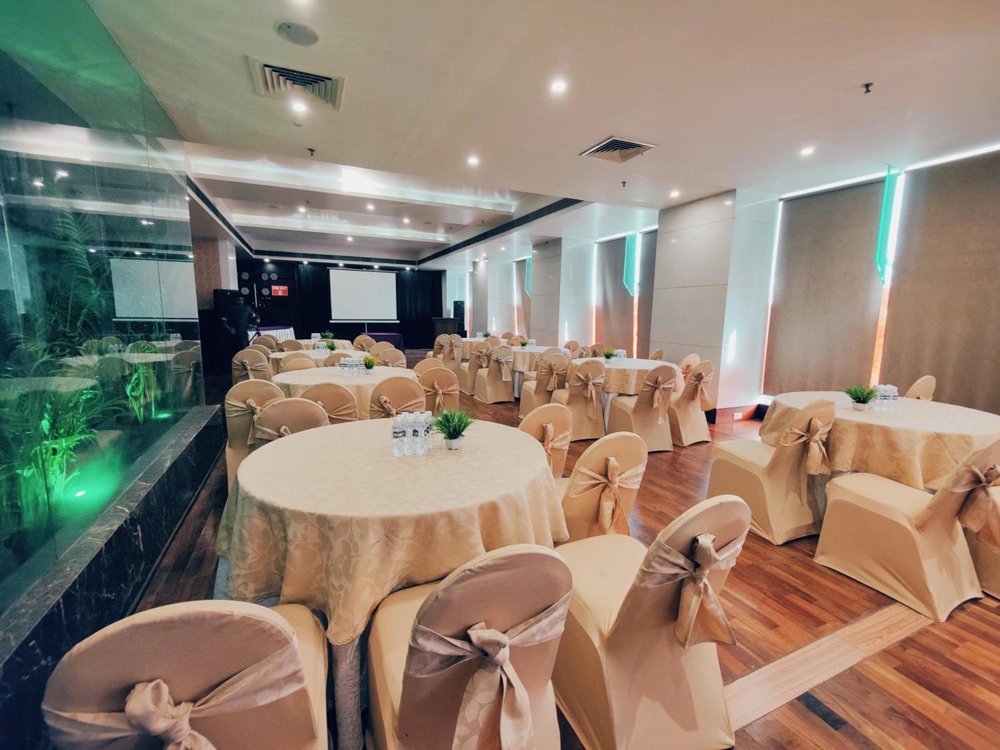Regenta Central Grand Exotica Pimpri-Chinchwad Zewnętrze zdjęcie